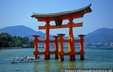 Brama tori prowadząca do świętej wyspy Miyajima